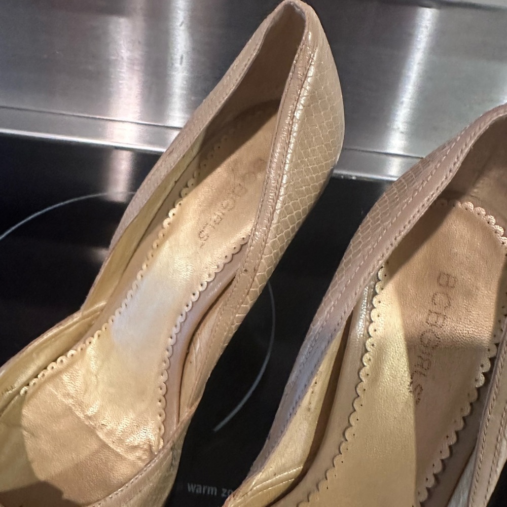 BCBGirls Nude Snakeskin-Textured Pointed Toe Bow Pumps Dress Shoes size 9.5 - Picture 5 of 16